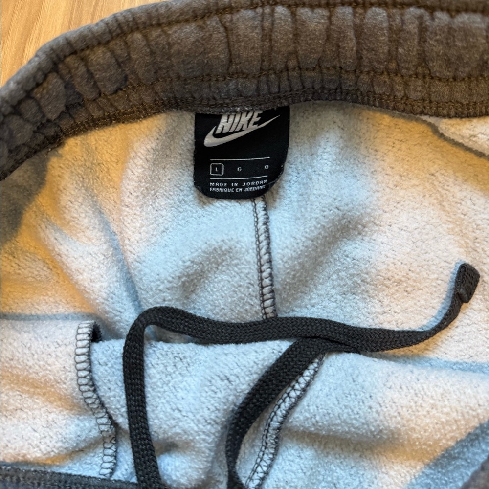 Nike Men’s Gray Cargo Joggers - Picture 3 of 4